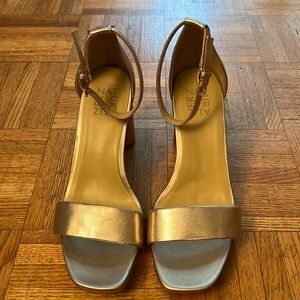 NWOT gold Naturalizer open toe heels